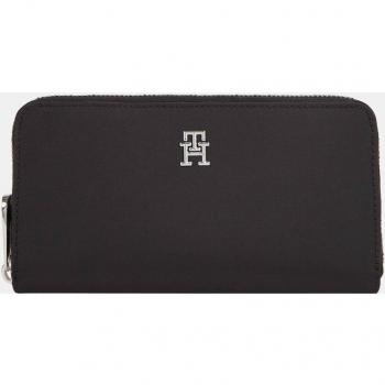 Cartera de nylon reciclado Tommy Hilfiger en negro con cremallera