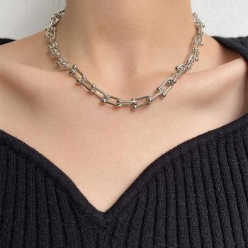 Collar geométrico en forma de U de plata S925