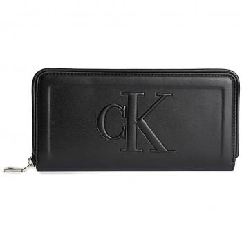 Cartera con cremalleras en el contorno de cuero negro