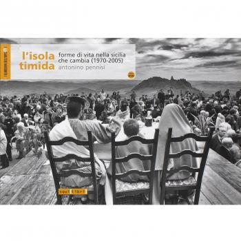 L'isola timida. Forme di vita nella Sicilia che cambia (1970-2005). Con DVD