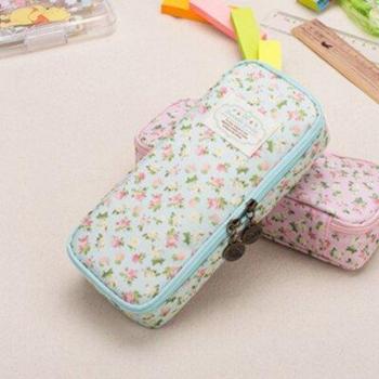 Estuche de lápices de lona de mezclilla con flores