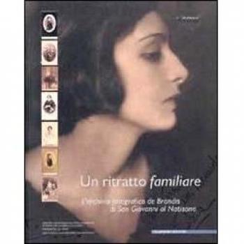 Un ritratto familiare. L'archivio fotografico De Brandis di San Giovanni al Natisone. Con CD-ROM