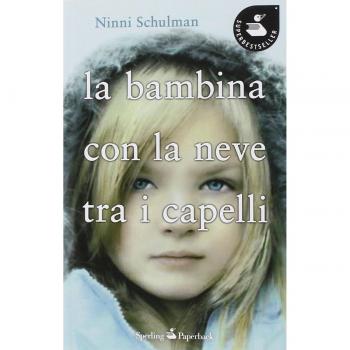 La bambina con la neve tra i capelli