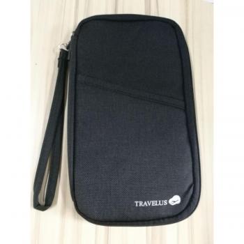 Pasaporte de viaje y cartera de tarjetas