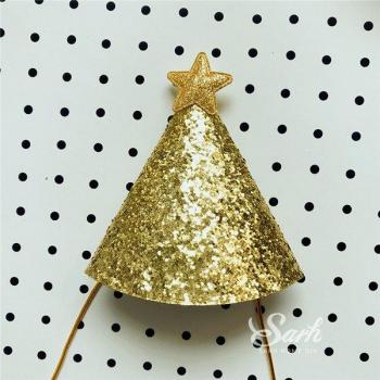 Mini sombrero de cumpleaños dorado con estrellas de colores