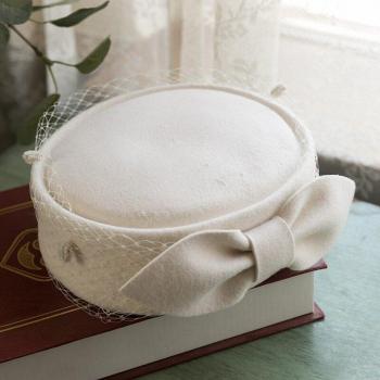 Boina Flor Británica Chic