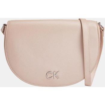 Bandolera Calvin Klein Media Luna con Logo Metálico