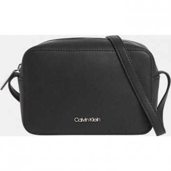 Bandolera mini negra Calvin Klein con cierre de cremallera